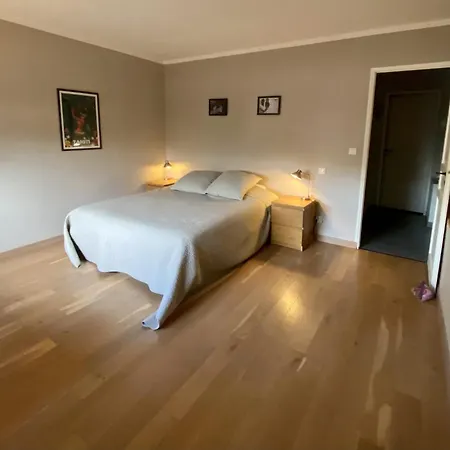 Spacious House With Swimming Pool Монпелье