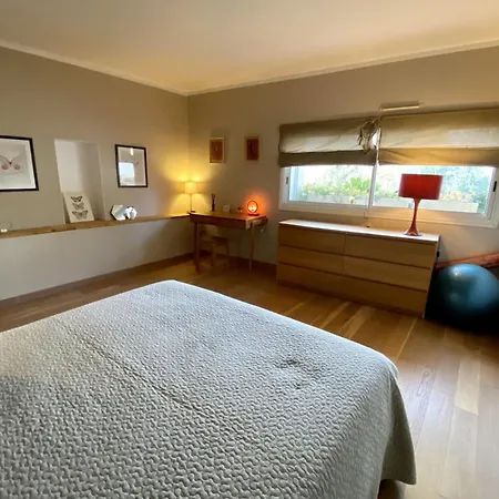 Spacious House With Swimming Pool Дом отдыха Монпелье
